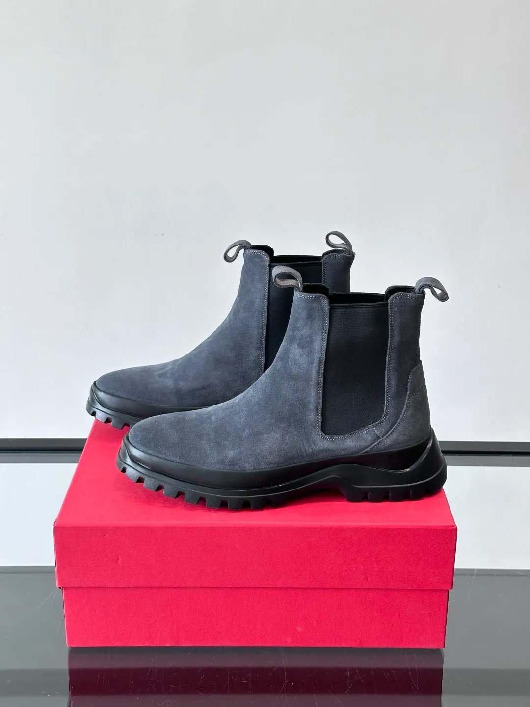 Men's men's shoes 💰960 FERRAGAMO Chelsea boots, super A Chelsea shoes equipped with thick outsole, minimalist design exudes modern charm. Imported leather surface, good texture, leather lining, easy to wear!  size: 39-44 (38.45.46 customized)